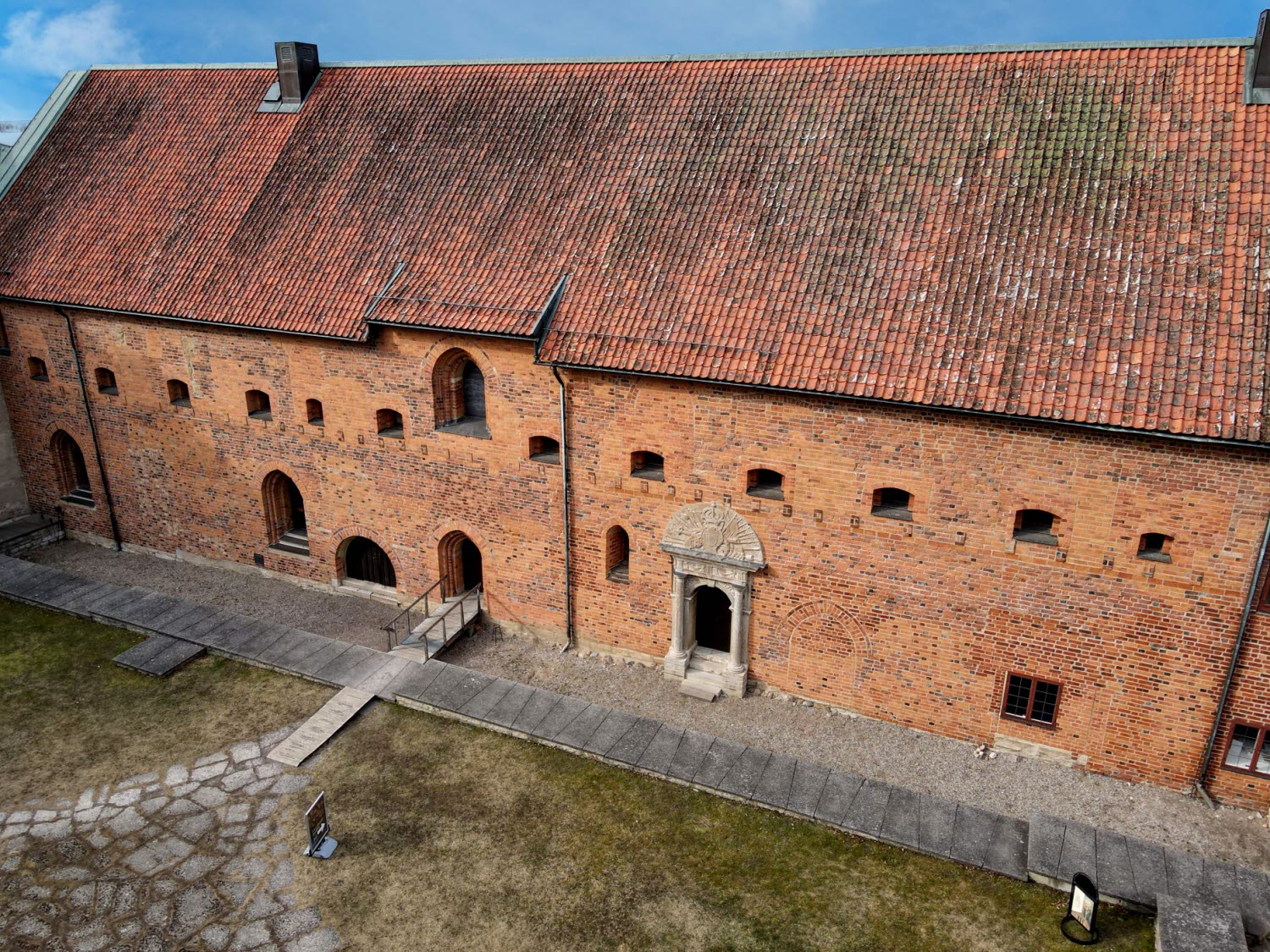 Exteriörbild på Sancta Birgitta Klostermuseum i Vadstena.