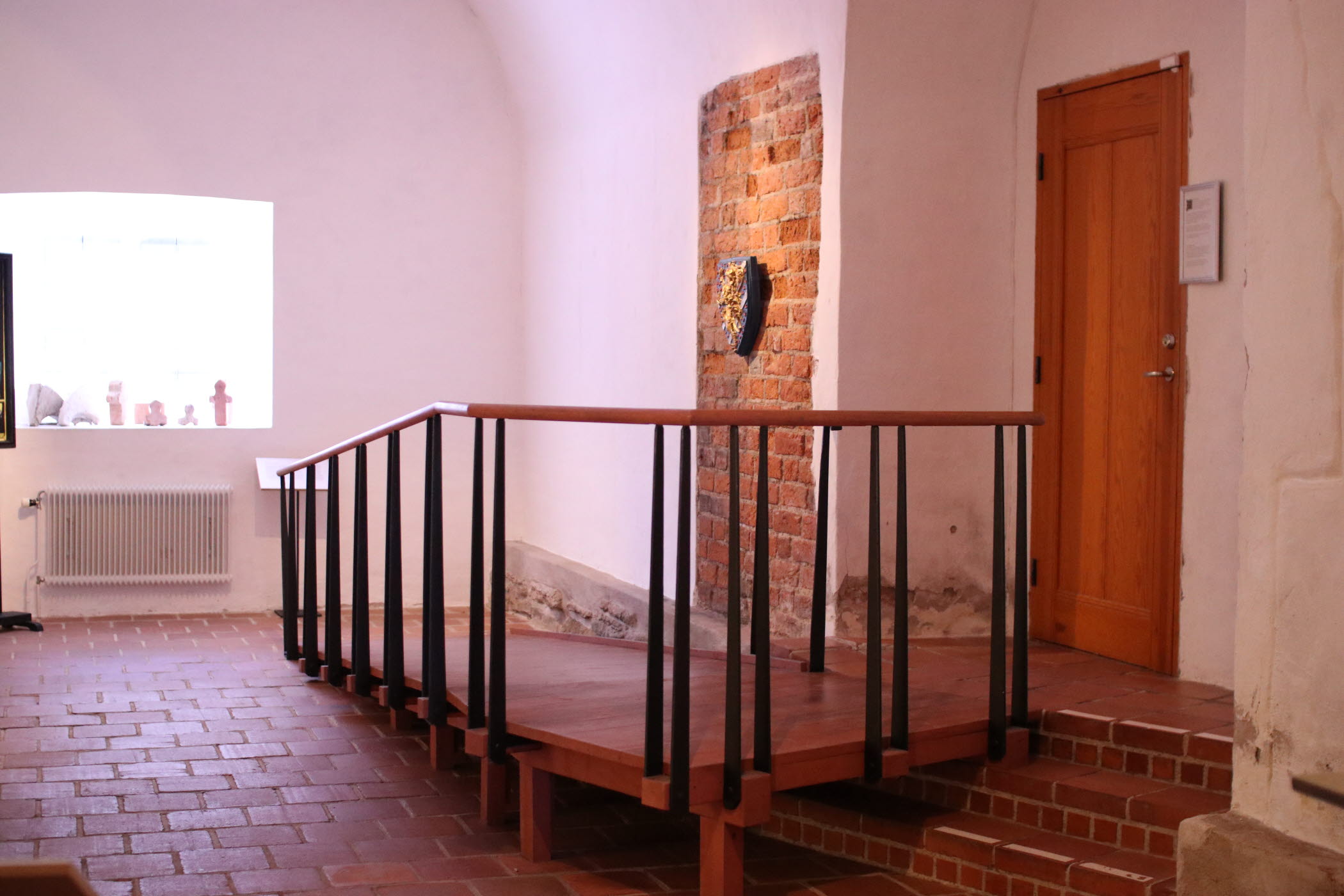 Ramp inne på Sancta Birgitta Klostermuseum.