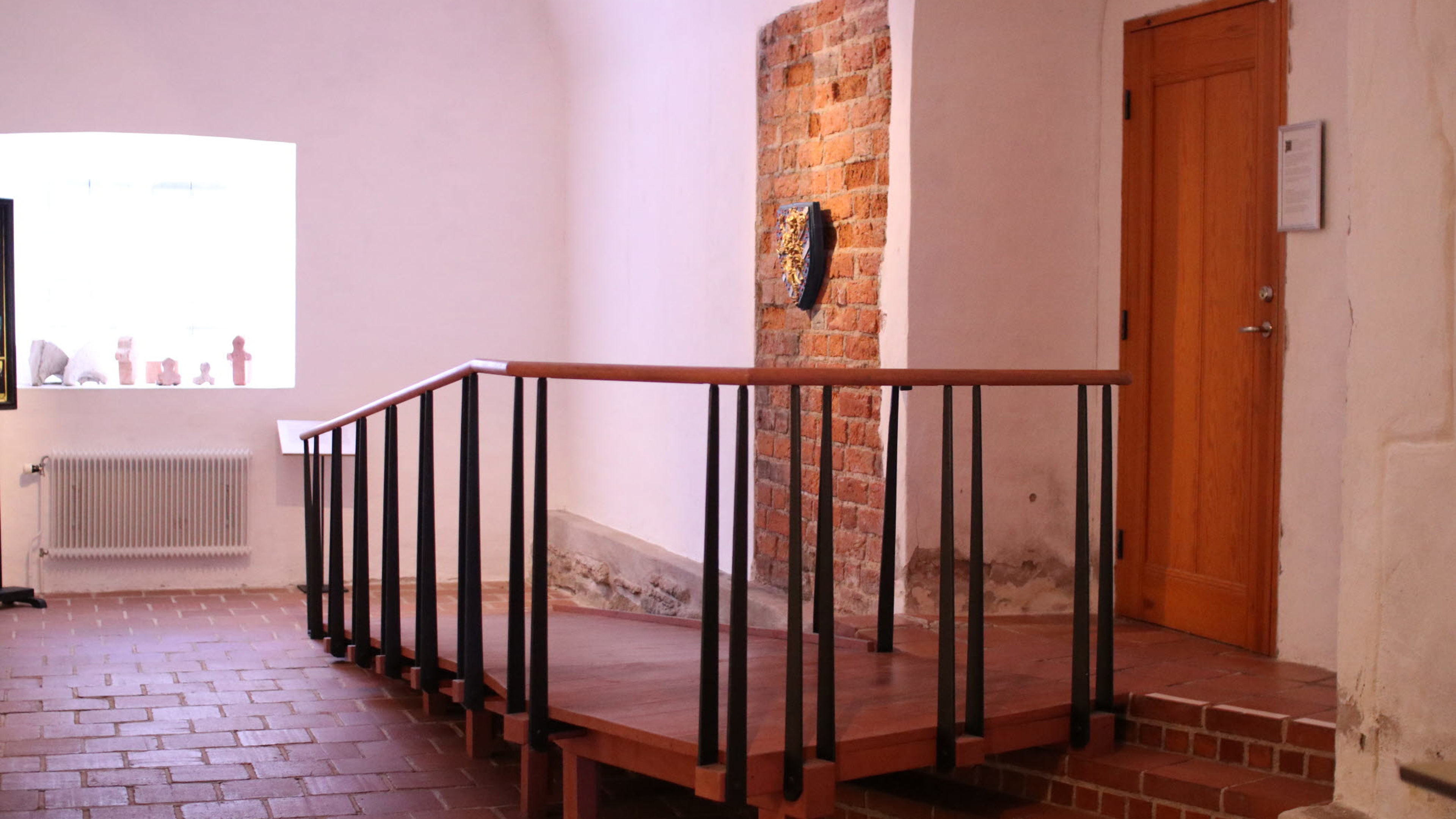 Ramp inne på Sancta Birgitta Klostermuseum.