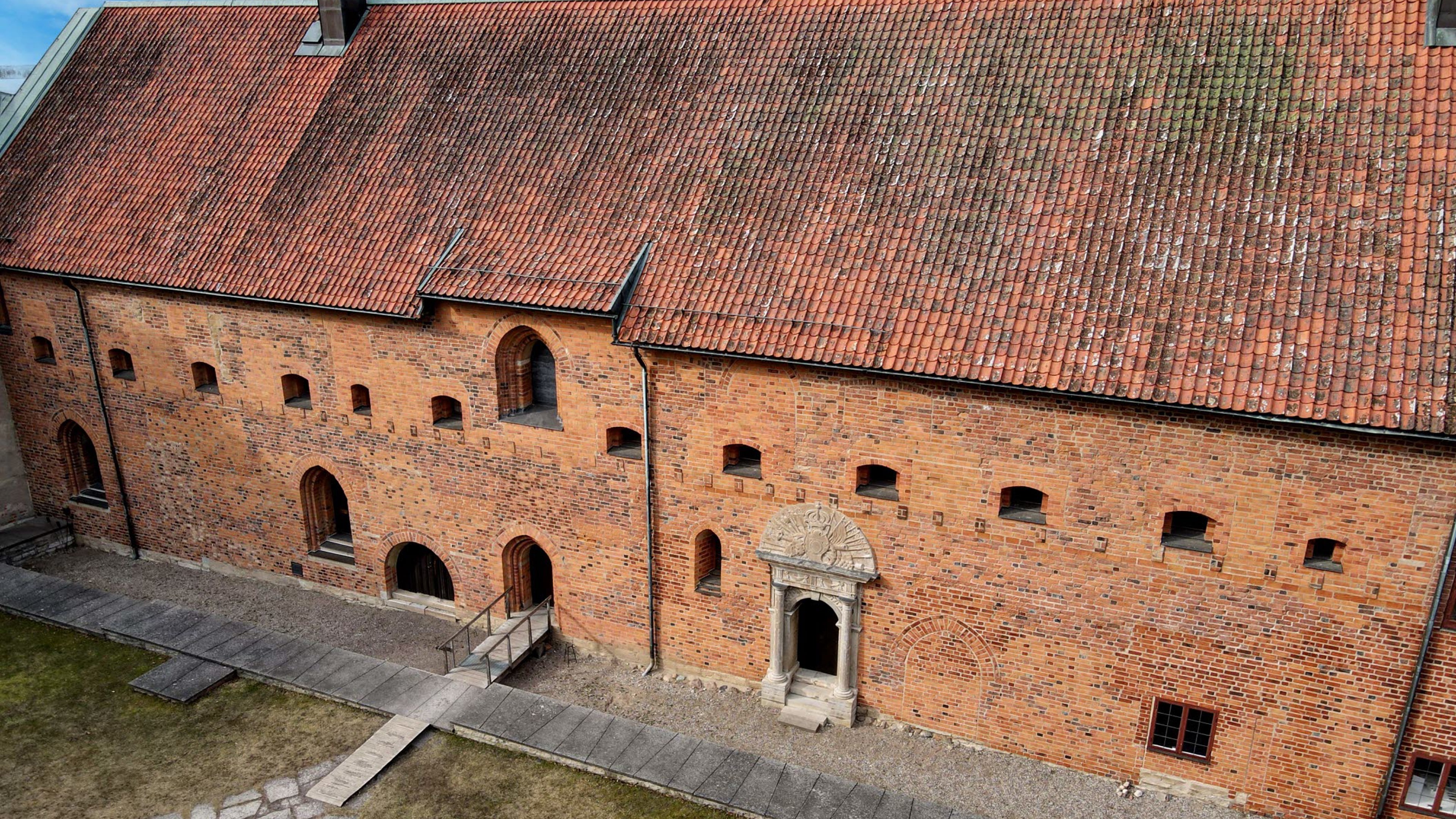 Exteriörbild på Sancta Birgitta Klostermuseum i Vadstena.