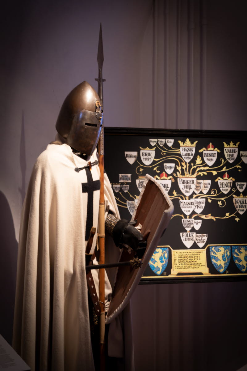Riddarrustning på Sancta Birgitta Klostermuseum.