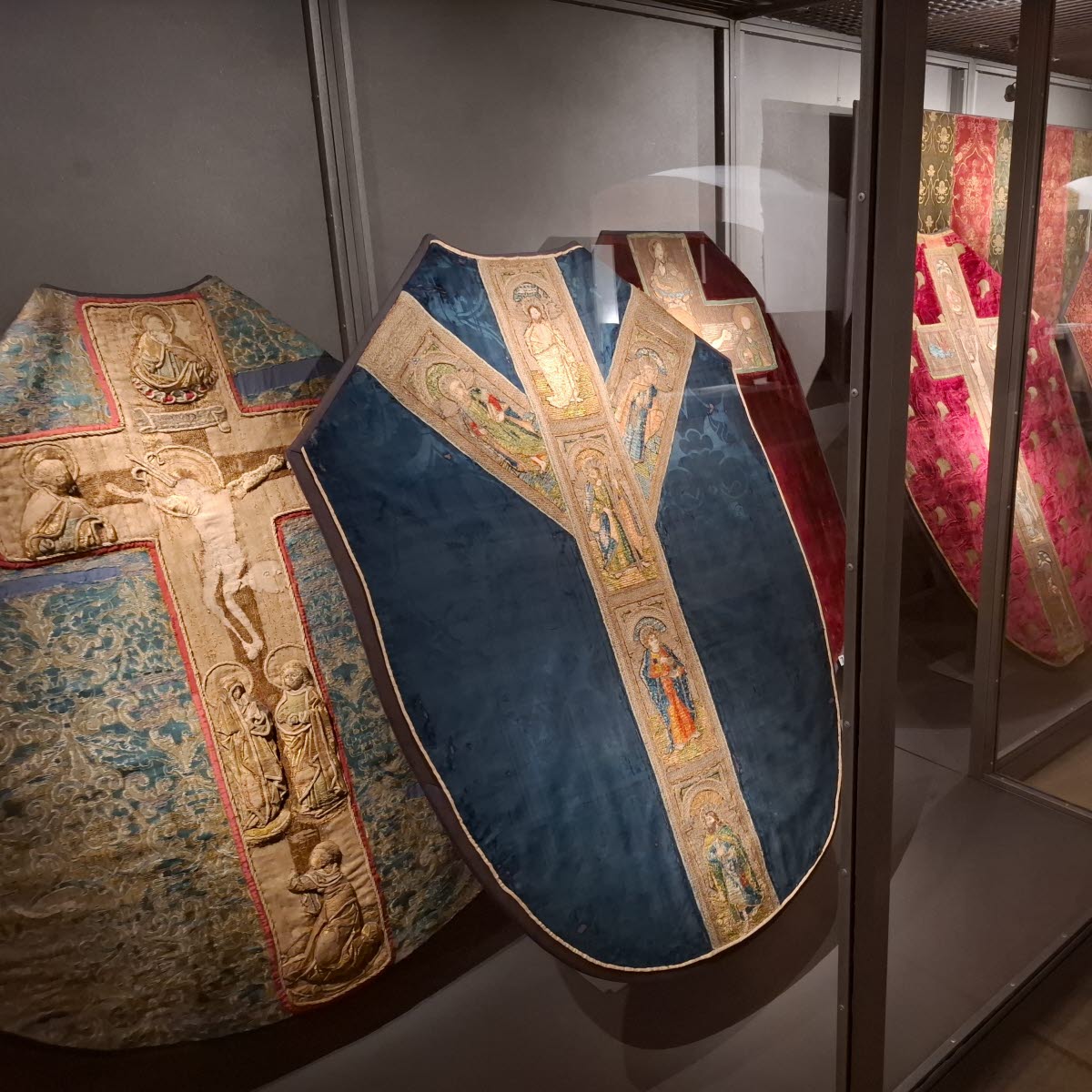 Textilier på Sancta Birgitta Klostermuseum.