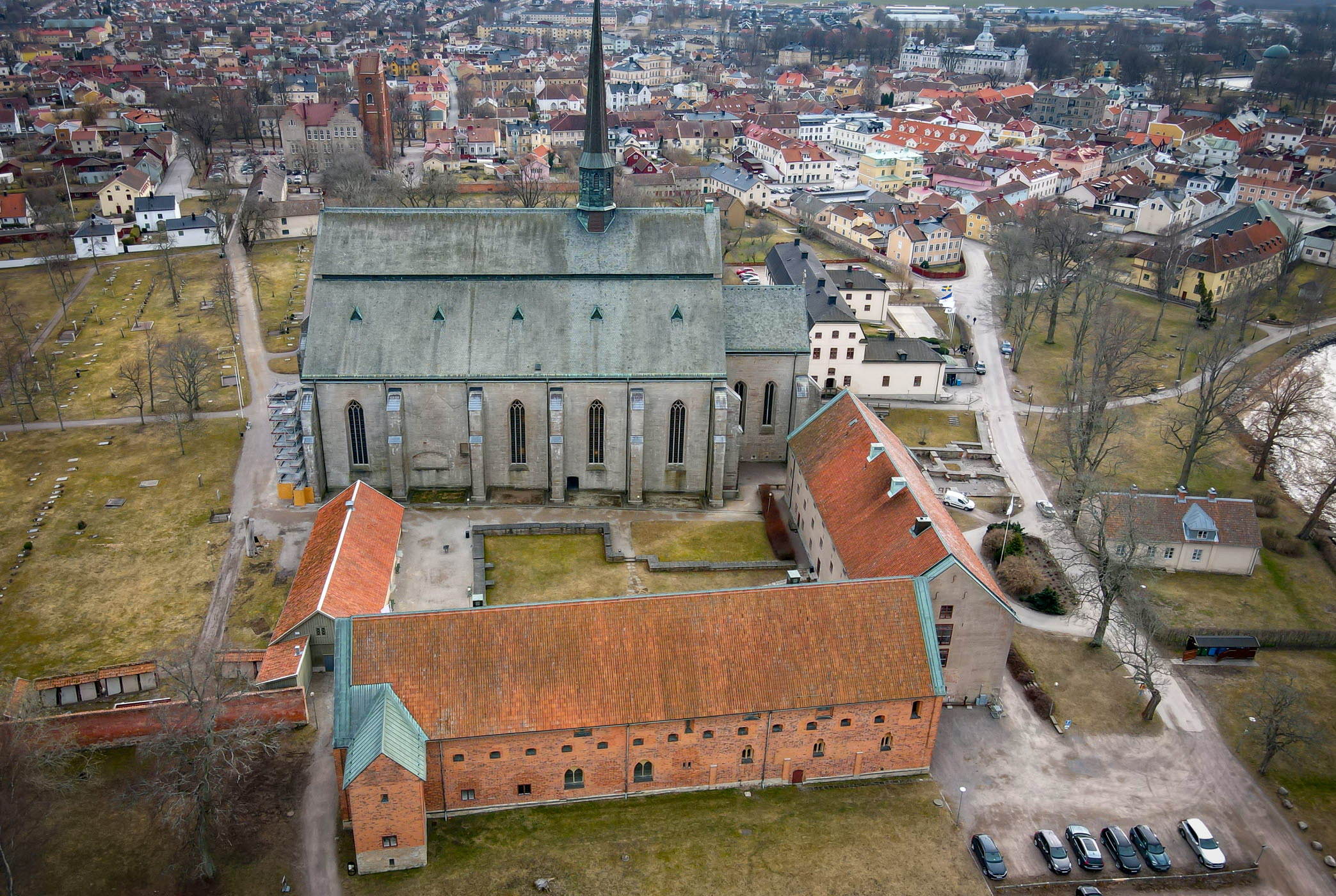 Bild ovanifrån på klosterområdet i Vadstena.