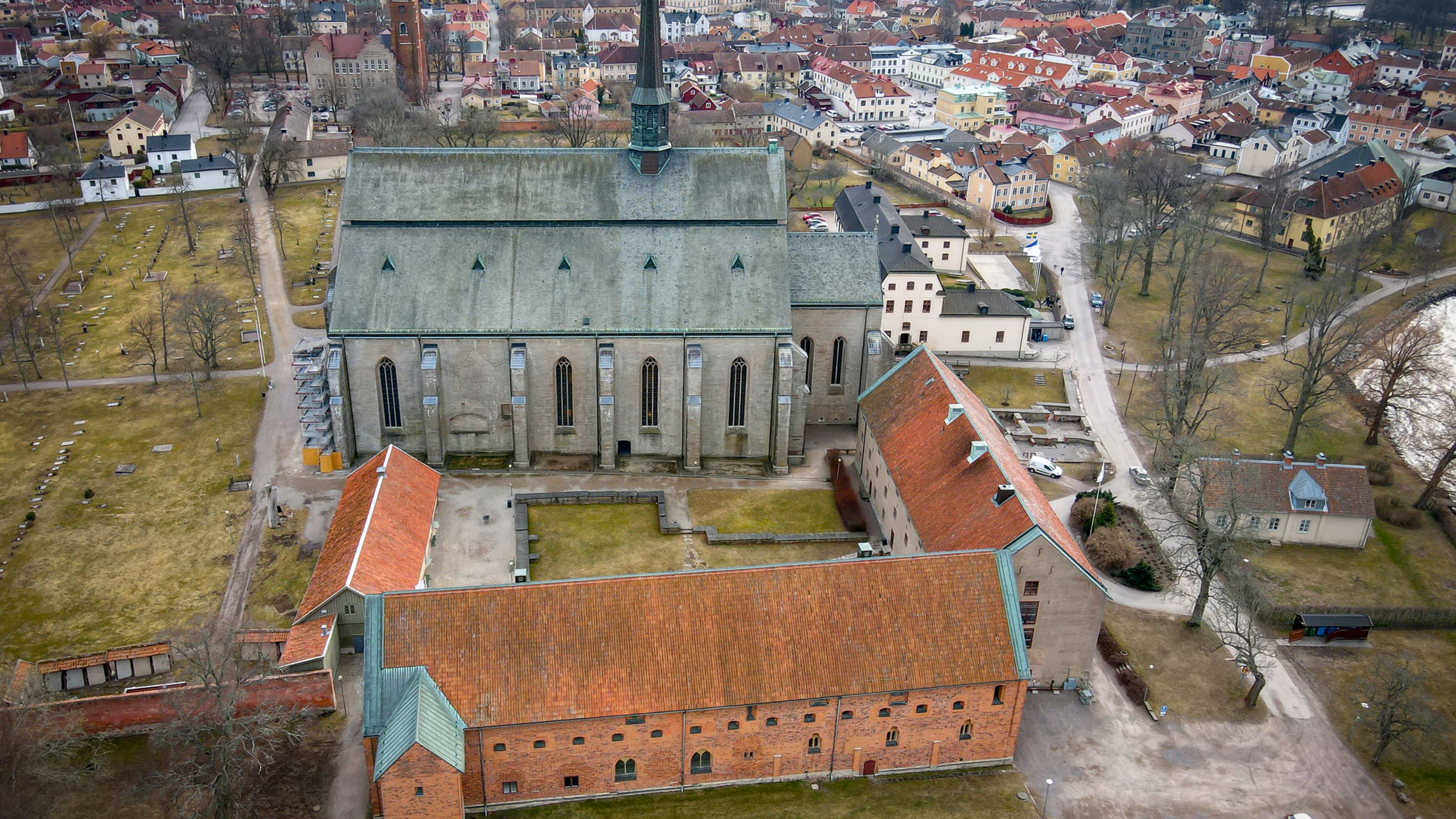 Bild ovanifrån på klosterområdet i Vadstena.