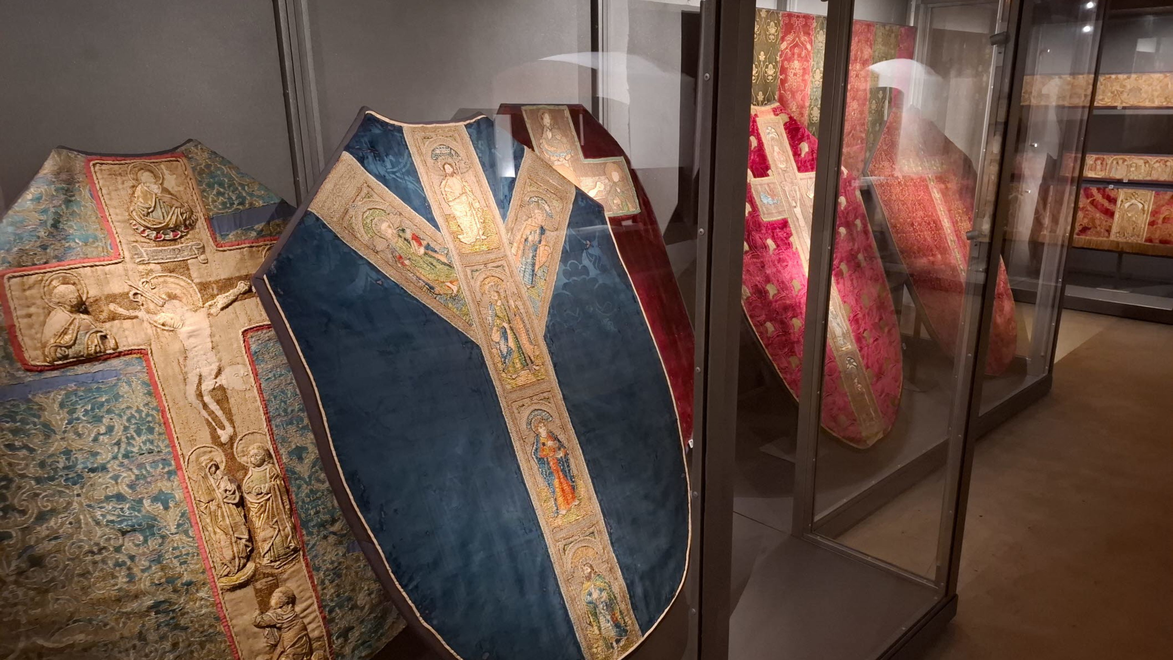 Textilier på Sancta Birgitta Klostermuseum.